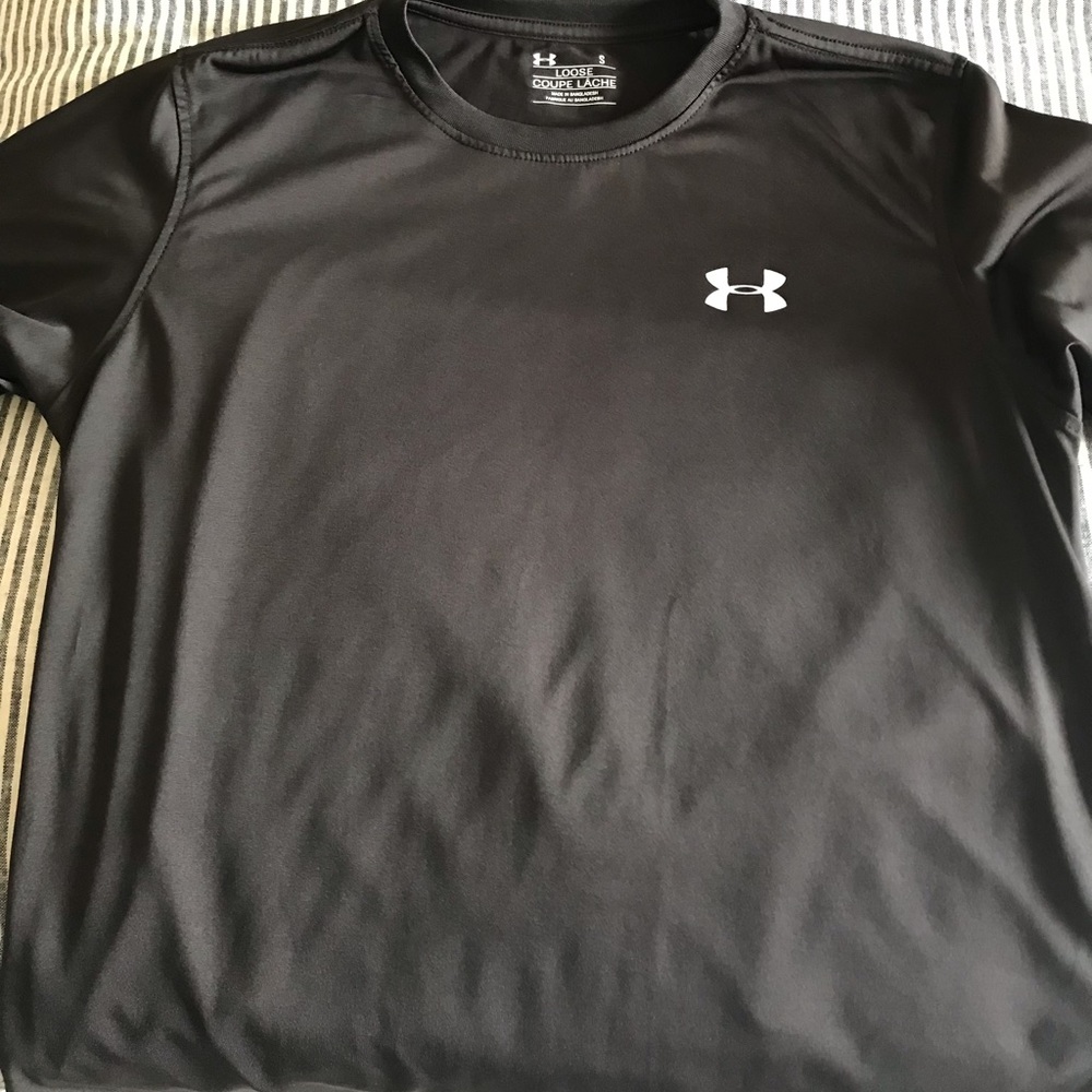 Men’s small Under Armour drifit short sleeve shirt